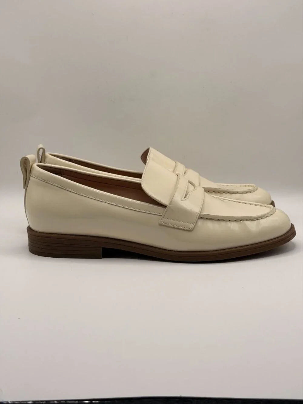 Cole Haan Women's Stassi Ivory Penny Loafer Sz 9 B